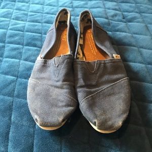 Navy blue toms